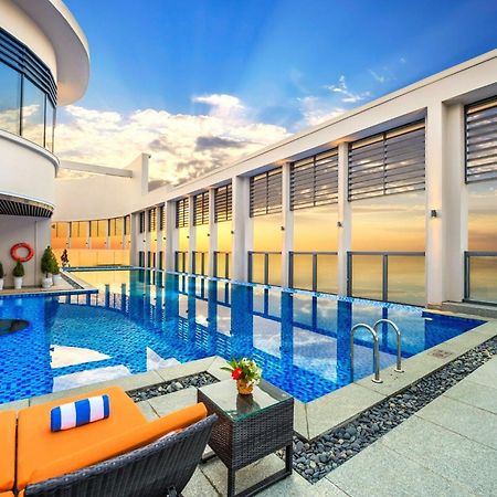 Luxury Apartment - Rooftop Swimming Pool - Beach Front - Hinata Apartment 다낭 외부 사진