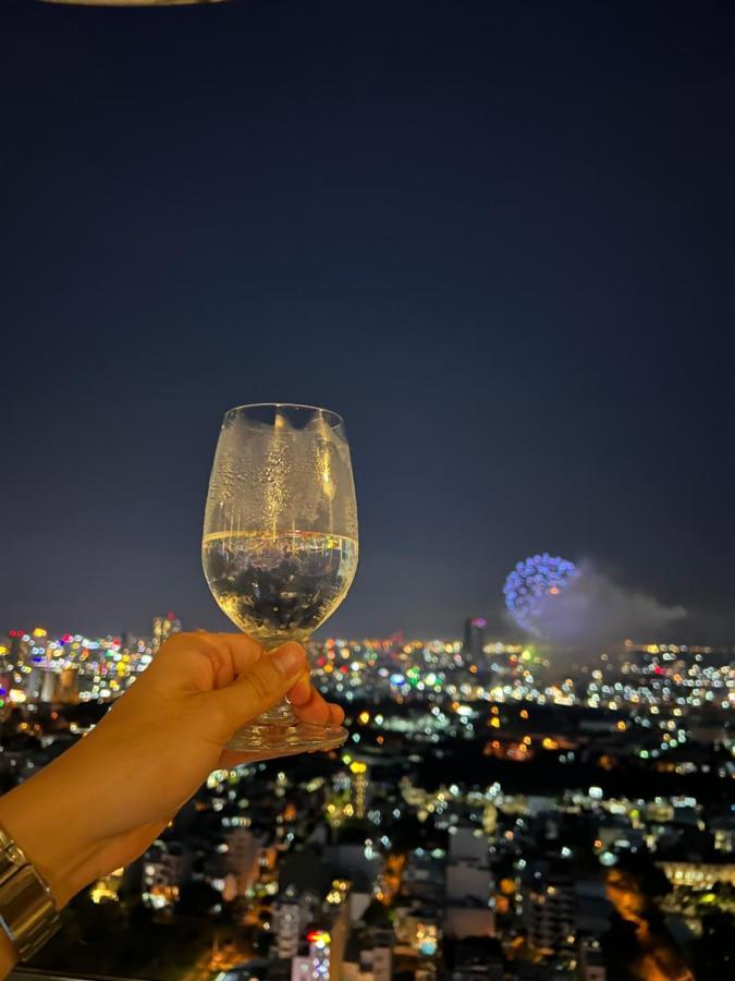 Luxury Apartment - Rooftop Swimming Pool - Beach Front - Hinata Apartment 다낭 외부 사진