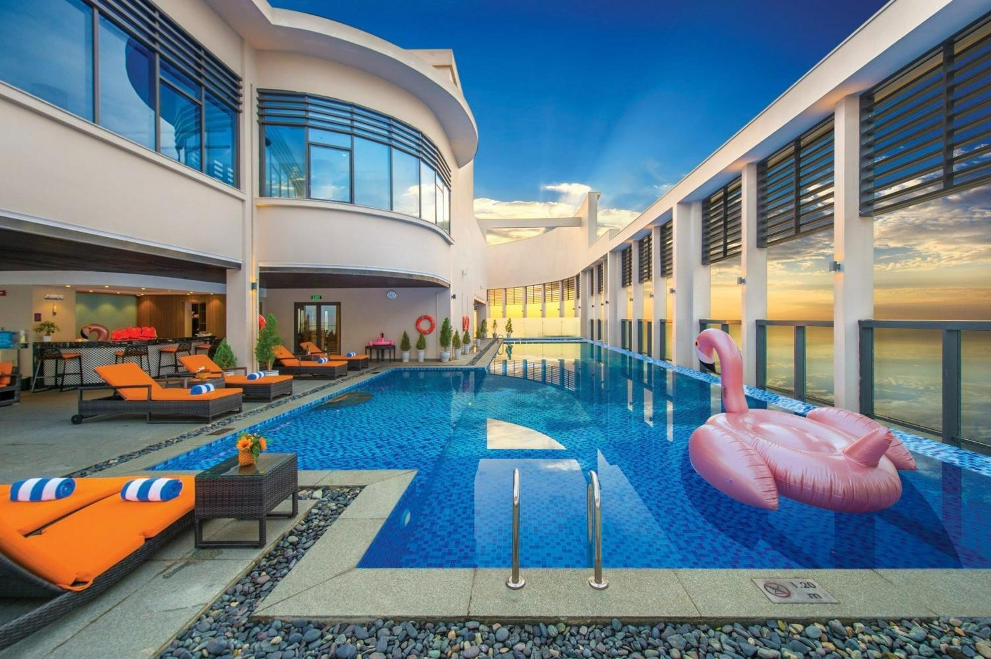 Luxury Apartment - Rooftop Swimming Pool - Beach Front - Hinata Apartment 다낭 외부 사진