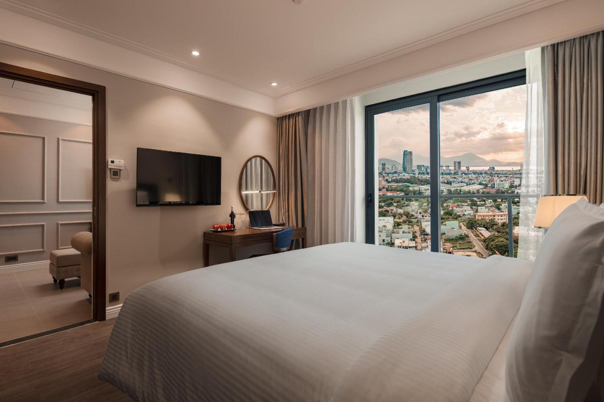 Luxury Apartment - Rooftop Swimming Pool - Beach Front - Hinata Apartment 다낭 외부 사진
