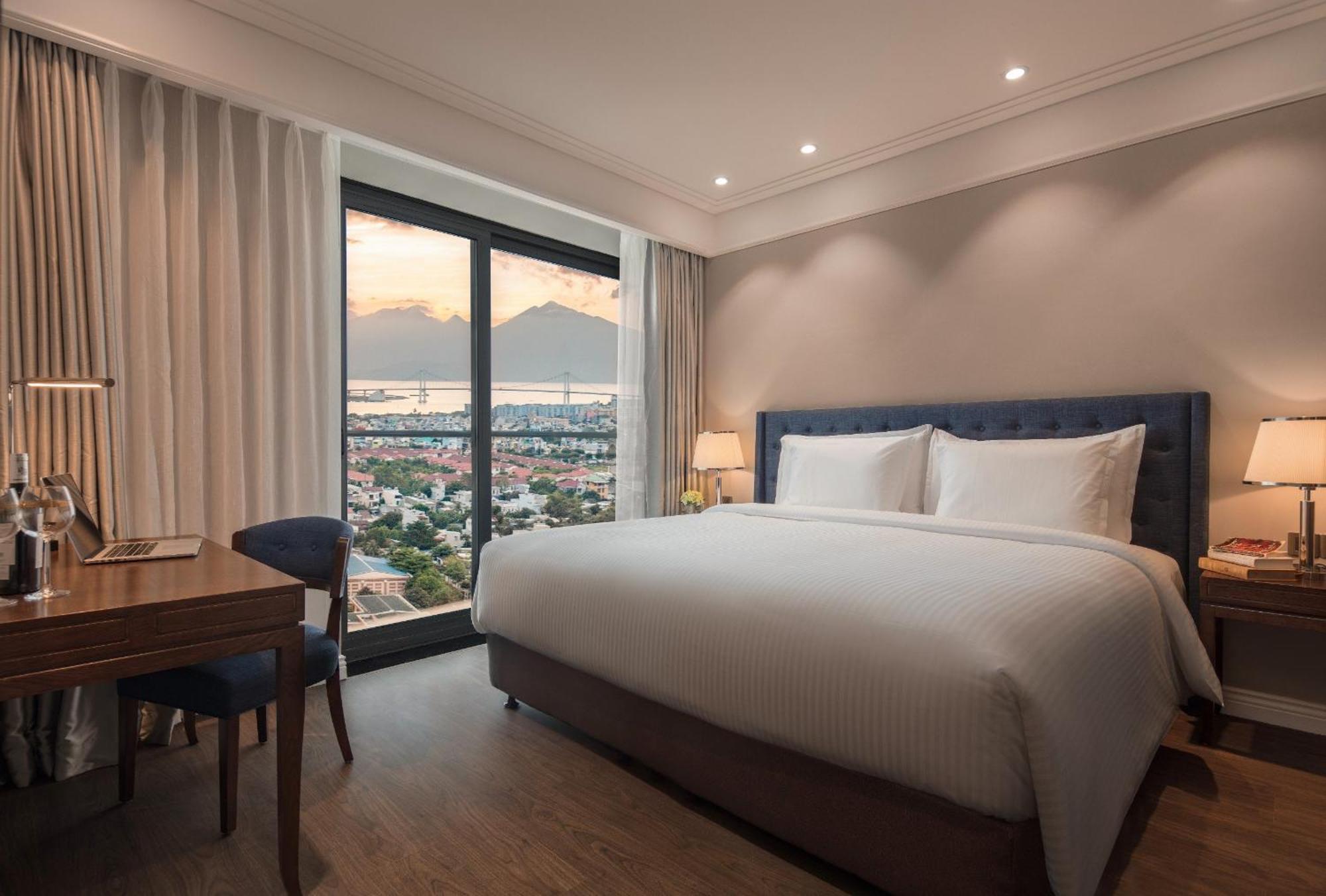 Luxury Apartment - Rooftop Swimming Pool - Beach Front - Hinata Apartment 다낭 외부 사진
