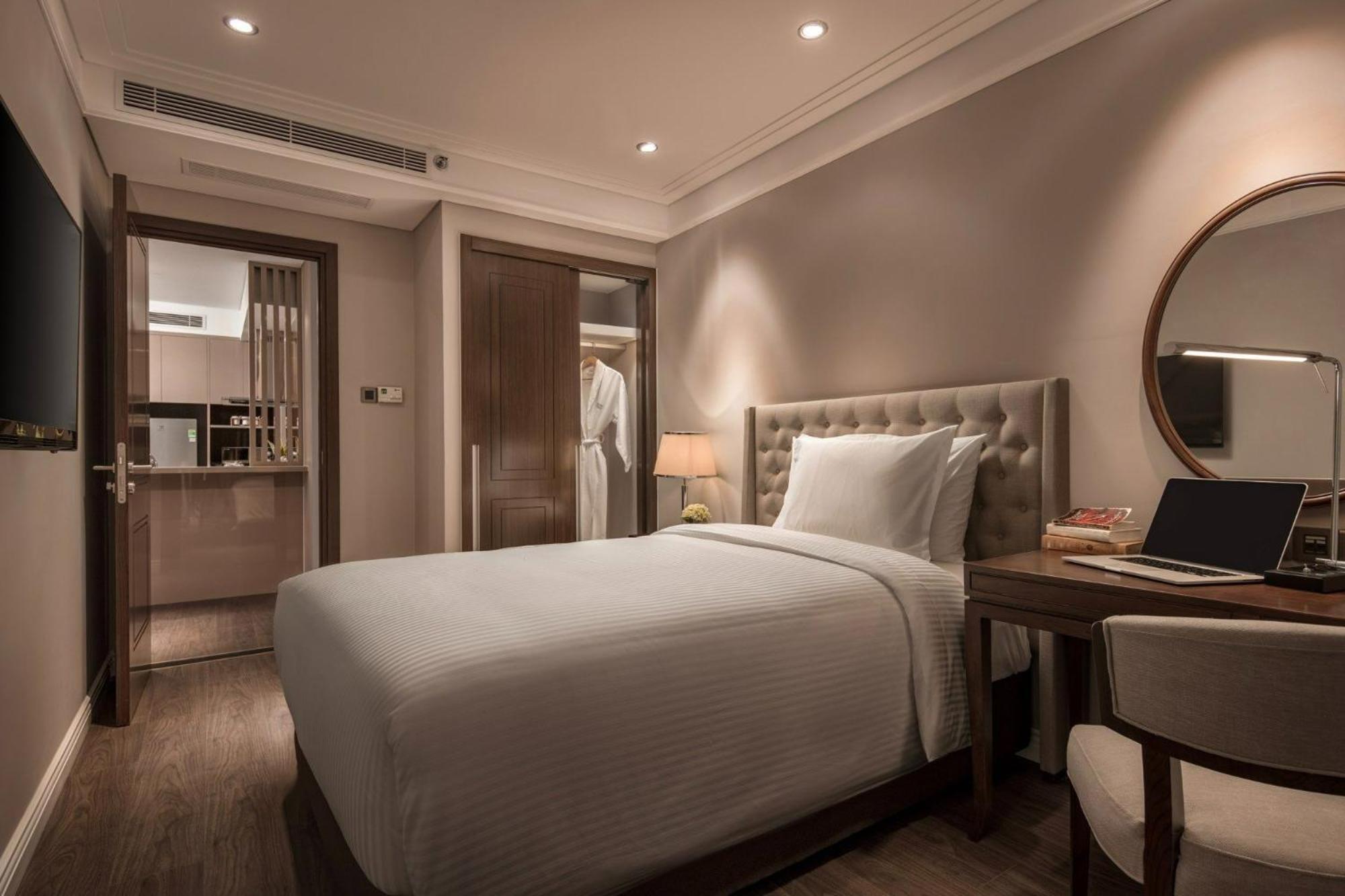 Luxury Apartment - Rooftop Swimming Pool - Beach Front - Hinata Apartment 다낭 외부 사진
