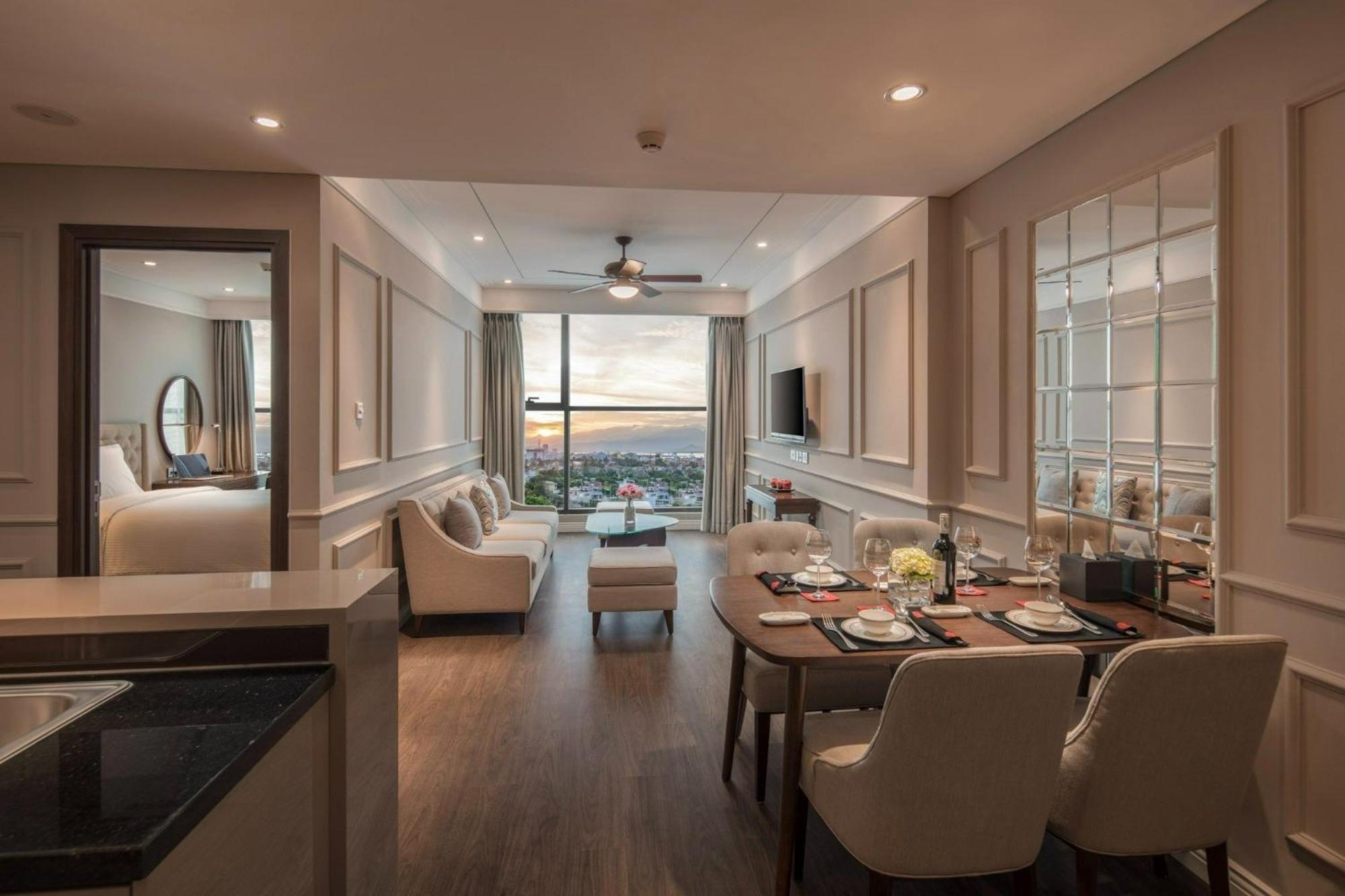Luxury Apartment - Rooftop Swimming Pool - Beach Front - Hinata Apartment 다낭 외부 사진