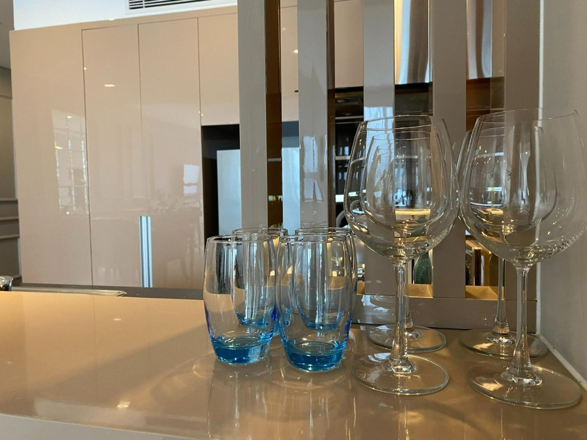 Luxury Apartment - Rooftop Swimming Pool - Beach Front - Hinata Apartment 다낭 외부 사진