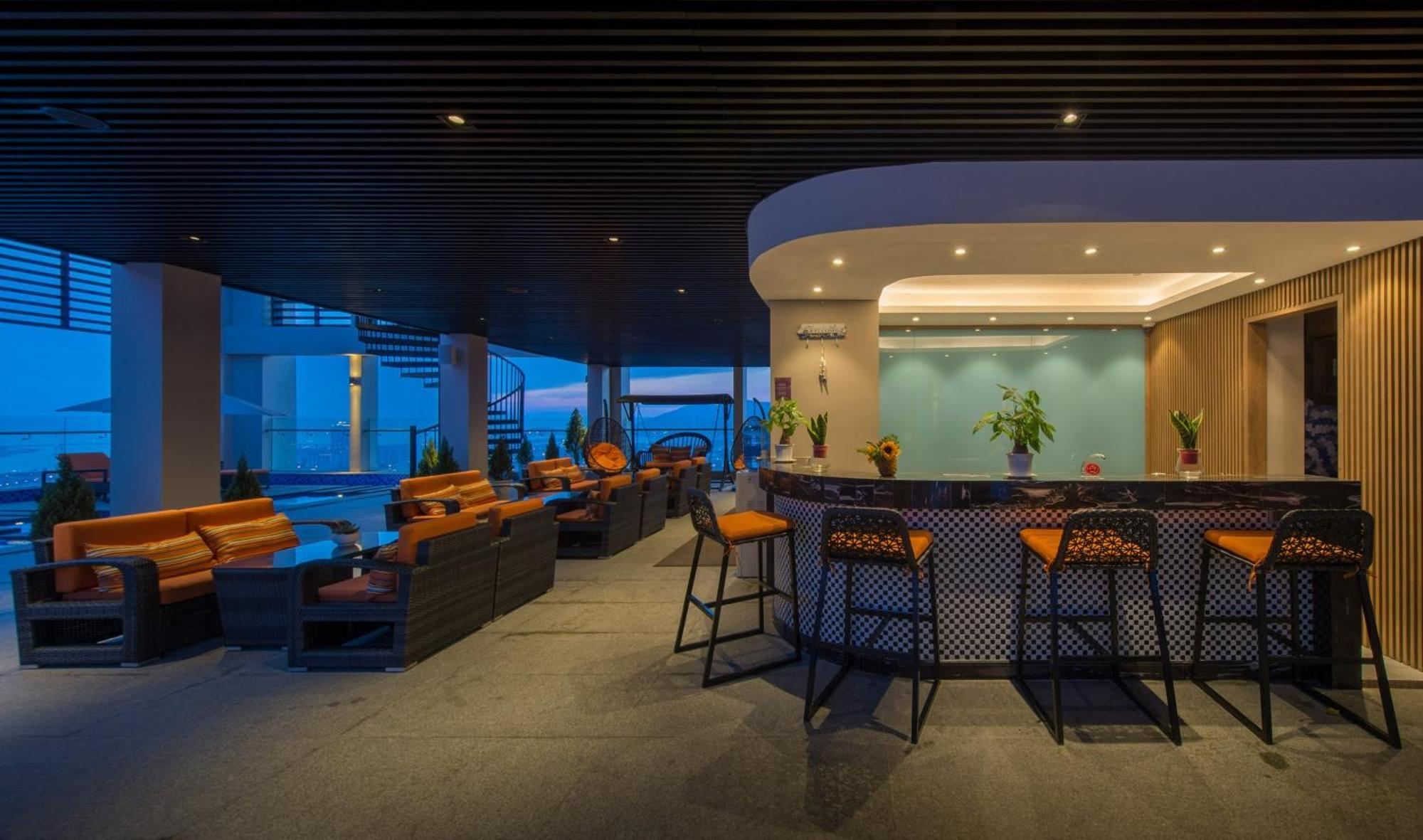 Luxury Apartment - Rooftop Swimming Pool - Beach Front - Hinata Apartment 다낭 외부 사진