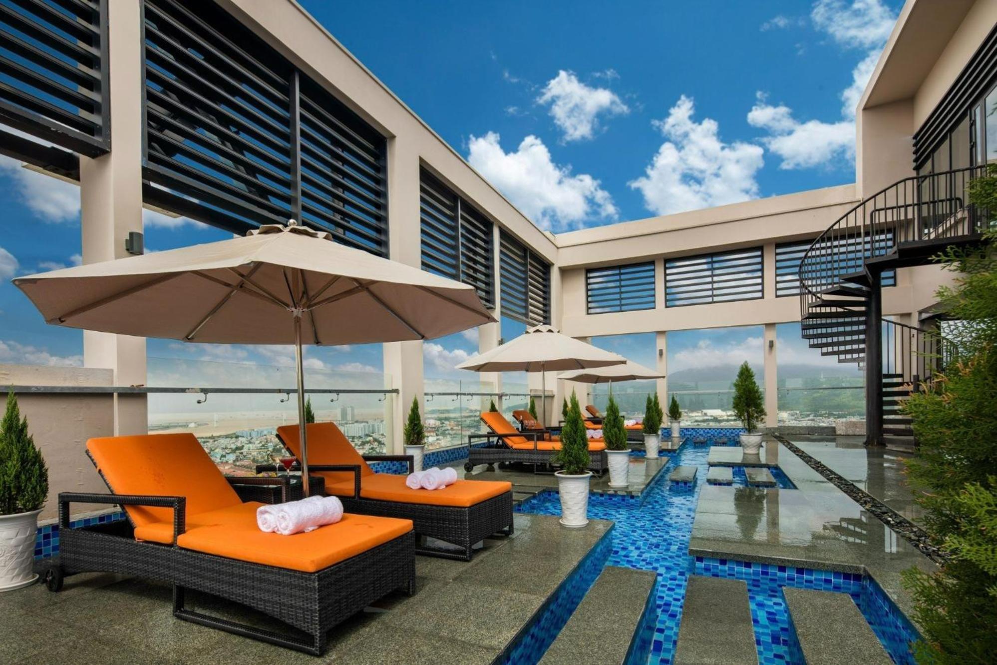 Luxury Apartment - Rooftop Swimming Pool - Beach Front - Hinata Apartment 다낭 외부 사진