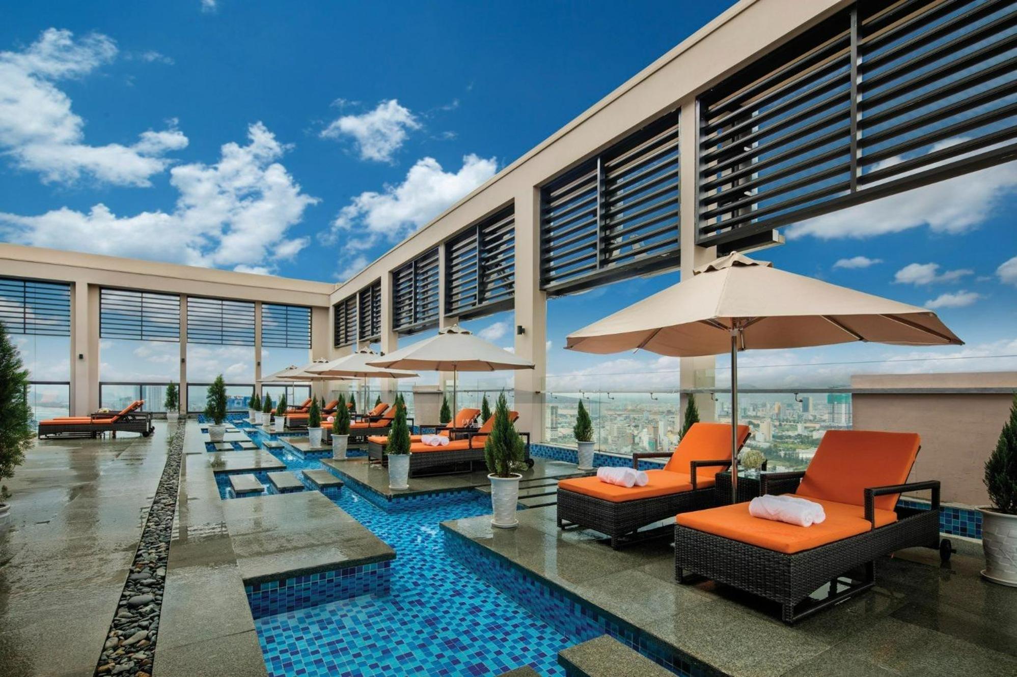 Luxury Apartment - Rooftop Swimming Pool - Beach Front - Hinata Apartment 다낭 외부 사진