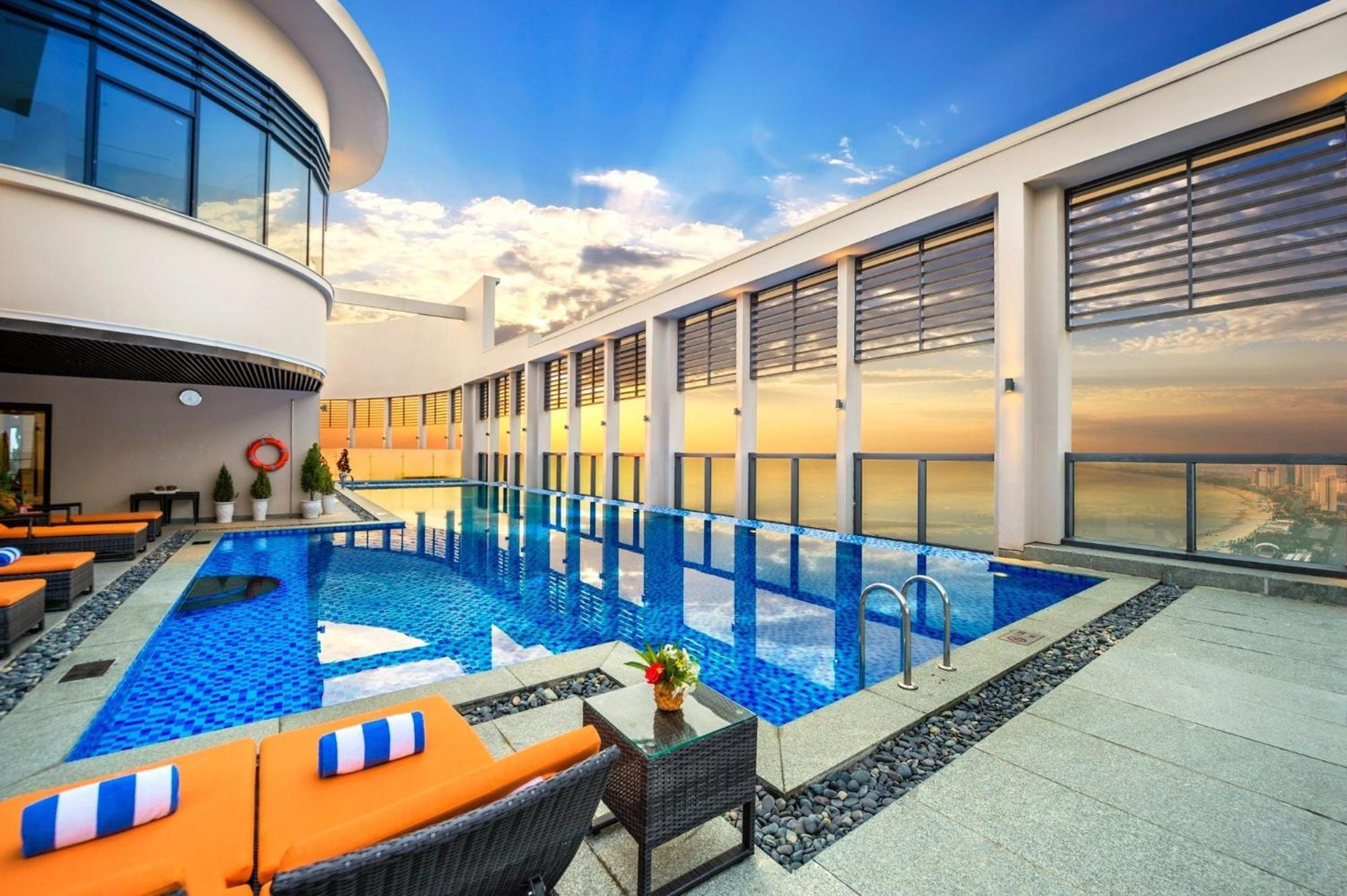 Luxury Apartment - Rooftop Swimming Pool - Beach Front - Hinata Apartment 다낭 외부 사진