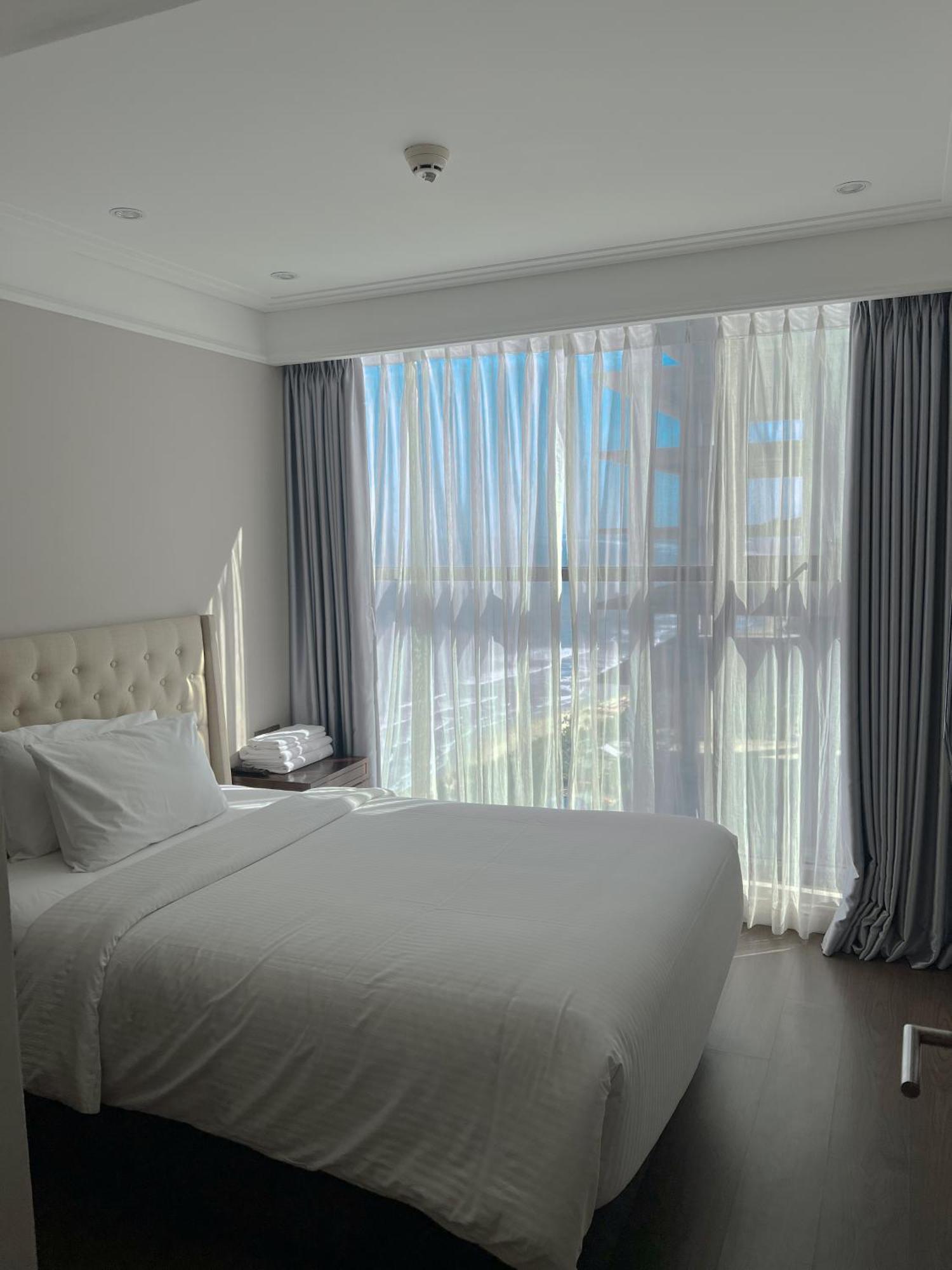 Luxury Apartment - Rooftop Swimming Pool - Beach Front - Hinata Apartment 다낭 외부 사진